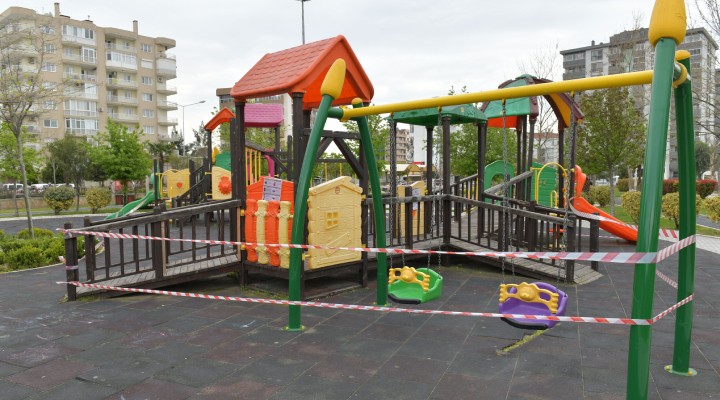 Çiğli’de çocuk parkları kapatıldı