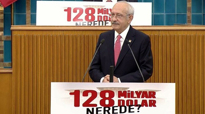 Kılıçdaroğlu toplatılan afişleri  TBMM'ye getirdi... 