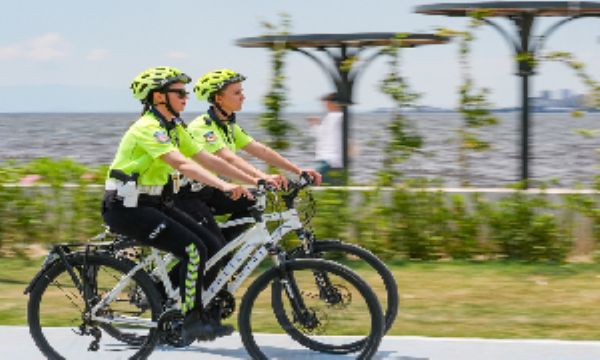 İzmir'in Beyaz Kırlangıçları