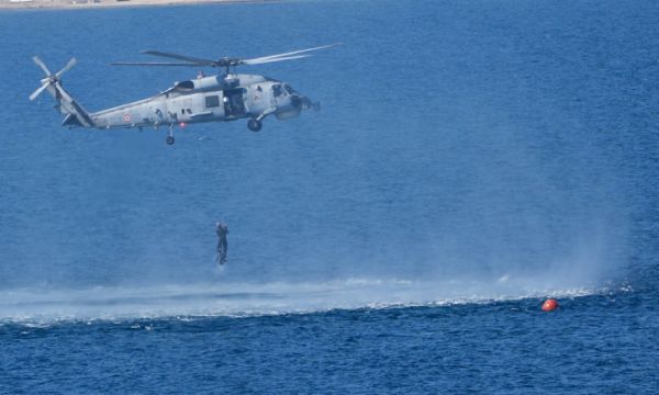 İzmir Körfezi'nde nefes kesen tatbikat!