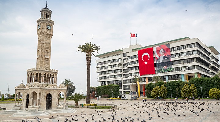 'Büyükşehir ve Konak Belediyesi Kemeraltı'na taşınsın' önerisi