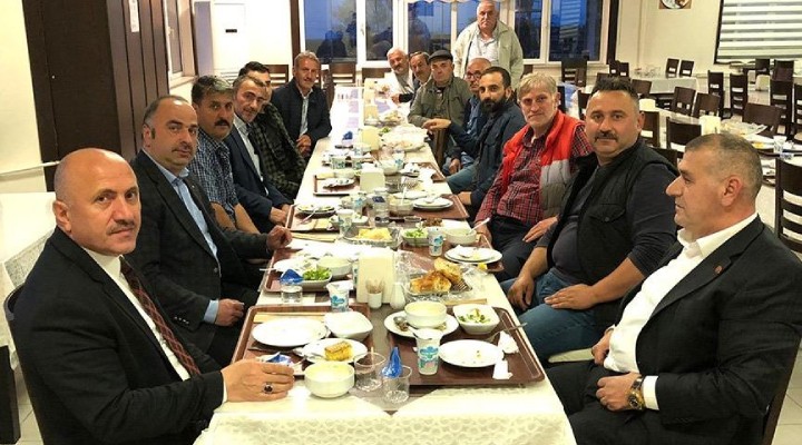 MHP'li başkandan yasağa rağmen iftar buluşması!