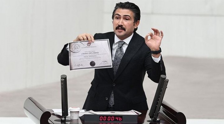 'Sahte diplomayı' savunan AK Partili Özkan hakkında suç duyurusu