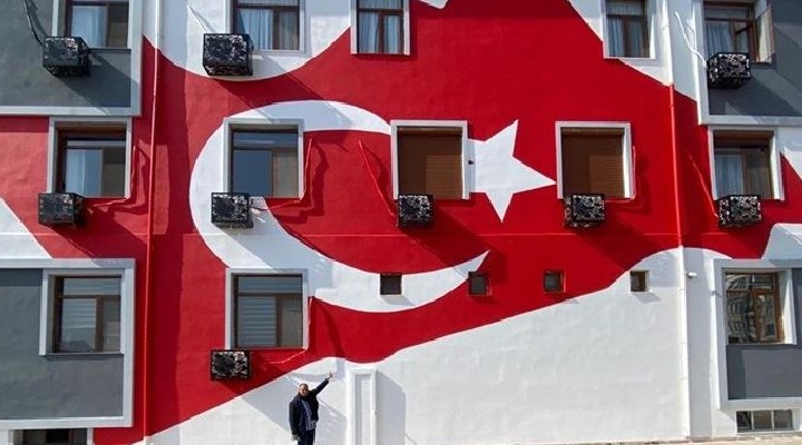 'Süs gibi' Türk bayrağı çizimine tepki