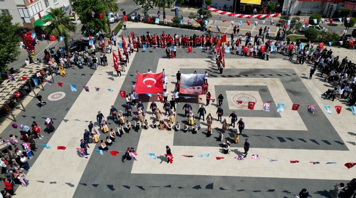 19 Mayıs Atatürk'ü Anma Gençlik ve Spor Bayramı, Narlıdere'de de resmi törenlerle kutlandı