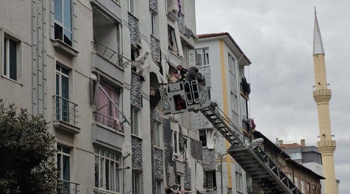 6 katlı binada patlama: Ölü ve yaralılar var!