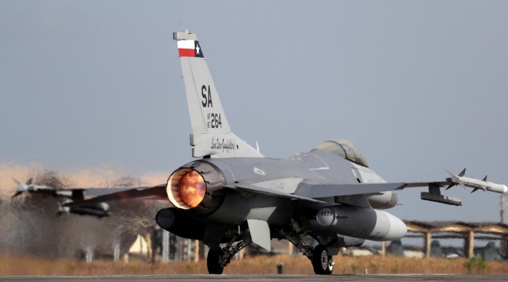 ABD'ye ait F-16, Güney Kore'de düştü!
