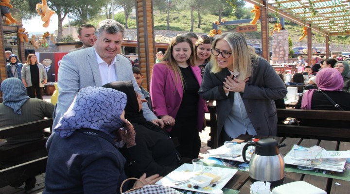 AK Parti İzmir Milletvekili Çankırı, Kınık'ta aile yaşam merkezi açılışına katıldı