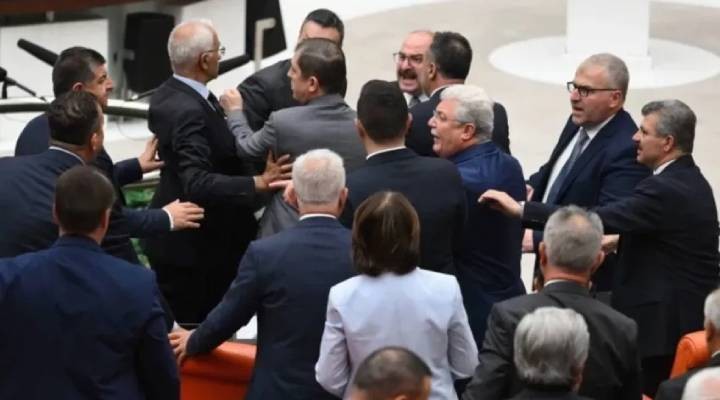 AK Parti ve CHP'li isim arasında 'ayı' kavgası!