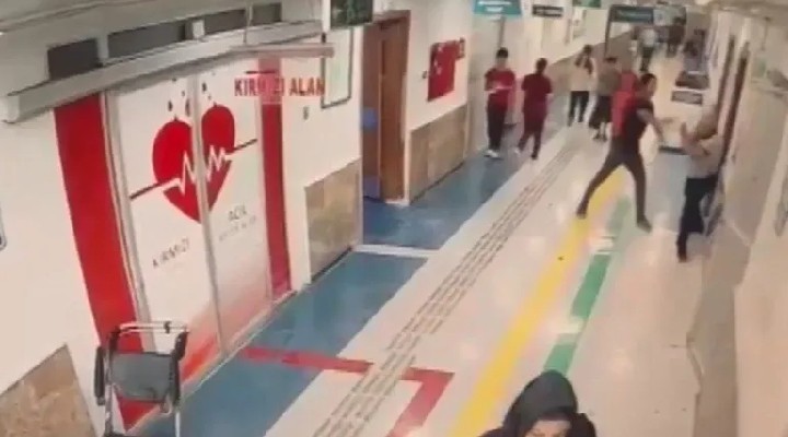 Acilde dehşet anları... Doktor ve güvenlik görevlisine saldırdı!