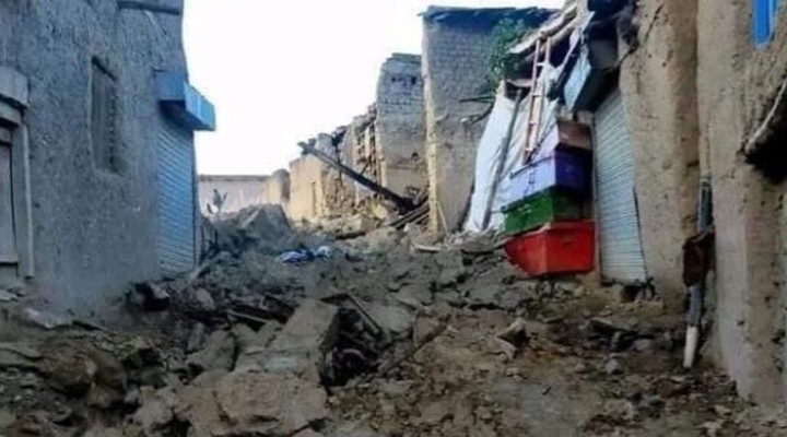 Afganistan'da deprem: Yüzlerce ölü var!