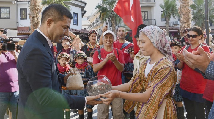 Afyon Kocatepe'den Kuşadası'na zafer toprağı!