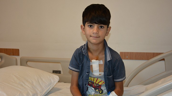 Ağrı'dan gelen 9 yaşındaki çocuk İzmir'de şifa buldu