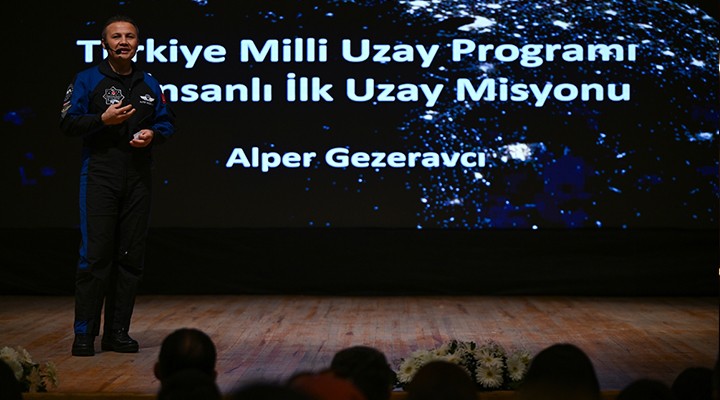 Alper Gezeravcı, İzmir'de gençlerle buluştu