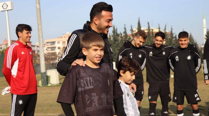 Altay'dan tribünde ağlayan minik taraftara jest!