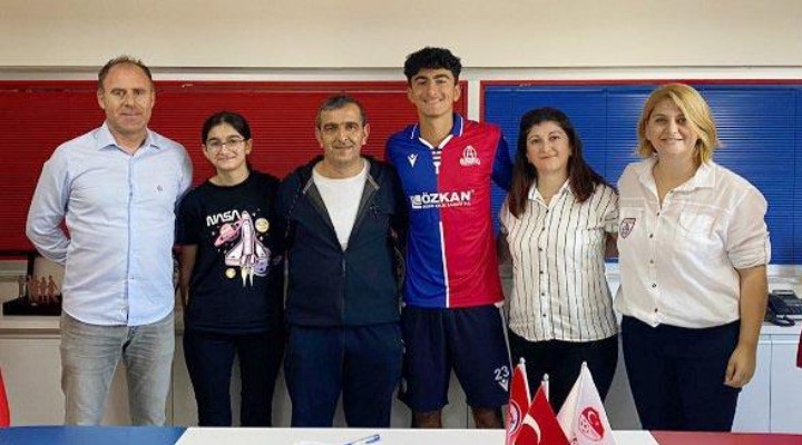 Altınordu'da Sami profesyonel oldu