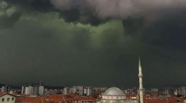 Ankara’da sağanak öncesinde görülen gizemli 'yeşil bulutların' sebebi belli oldu