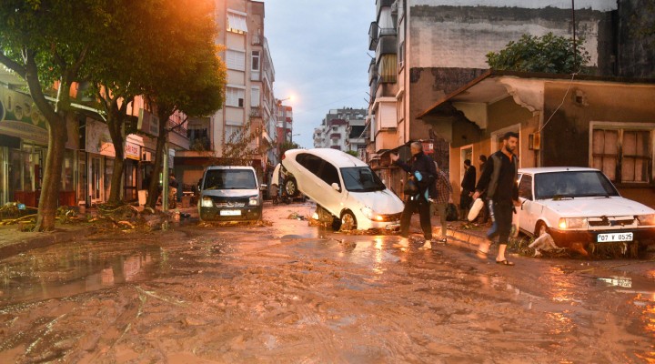 Antalya'da sel felaketi!