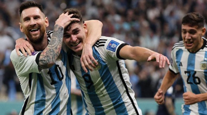 Arjantin finalde... Messi tarihe geçti!