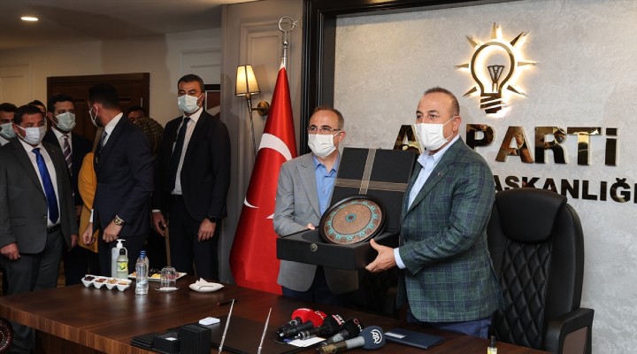 Bakan Çavuşoğlu'ndan AK Parti İzmir İl Başkanlığı'na ziyaret!