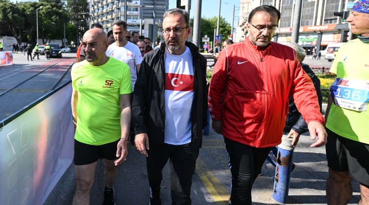 Bakan Kasapoğlu, 10K 19 Mayıs Yol Koşusu'na katıldı!