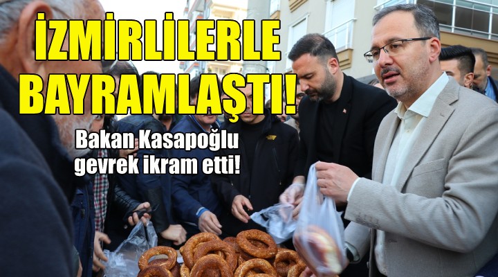Bakan Kasapoğlu İzmir'de vatandaşlarla bayramlaştı!