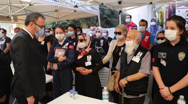 Bakan Kasapoğlu'dan şehit Samet Güzelay'ın ailesine taziye ziyareti