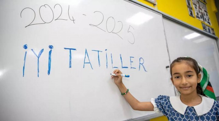 Bakan Tekin açıkladı: Okullarda serbest kıyafet kalkıyor, yeniden forma geliyor