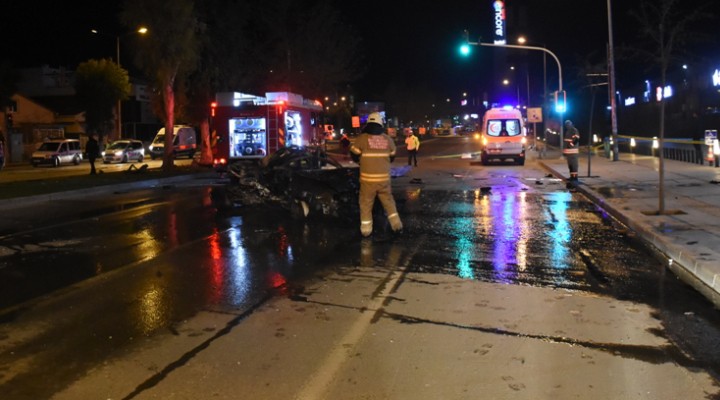 Balçova'da feci kaza: 2 ölü, 1 ağır yaralı