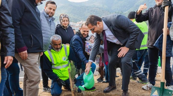 Balçova'da fidanlar çocuklar için dikildi!