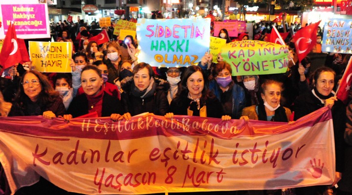Balçova'da kadınlardan gece yürüyüşü!