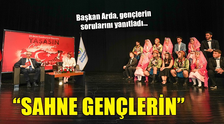 Başkan Arda ve gençler sahnede geleceği konuştu