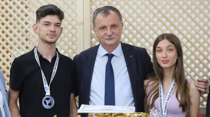 Başkan Balaban şampiyon sporcuları kutladı