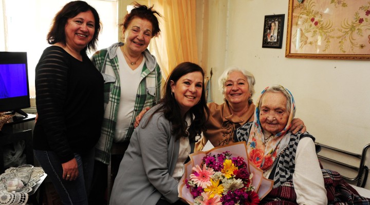 Başkan Çalkaya'dan annelere ziyaret!