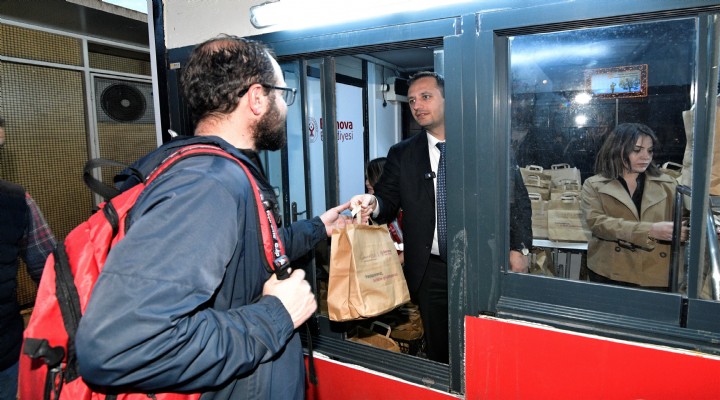 Başkan Eşki iftar kumanyası dağıttı