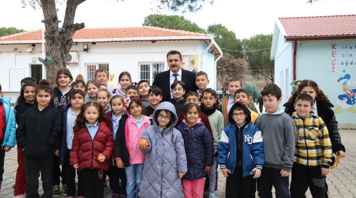 Başkan Kırgöz'den öğrencilere taze meyve ikramı