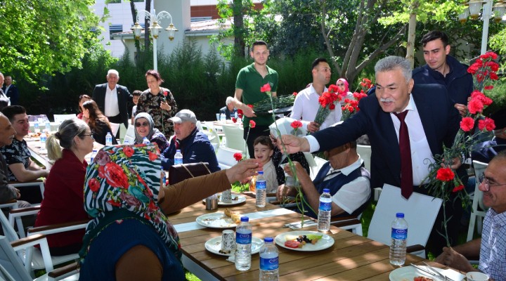 Başkan Tekin şehit ve gazi anneleri ile buluştu!