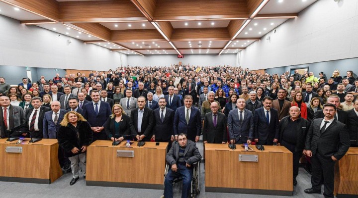 Başkan Tugay, Büyükşehir personelinin yeni yılını kutladı!