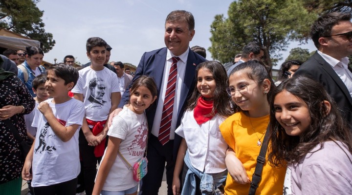 Başkan Tugay Kültürpark'ta çocuklarla buluştu!