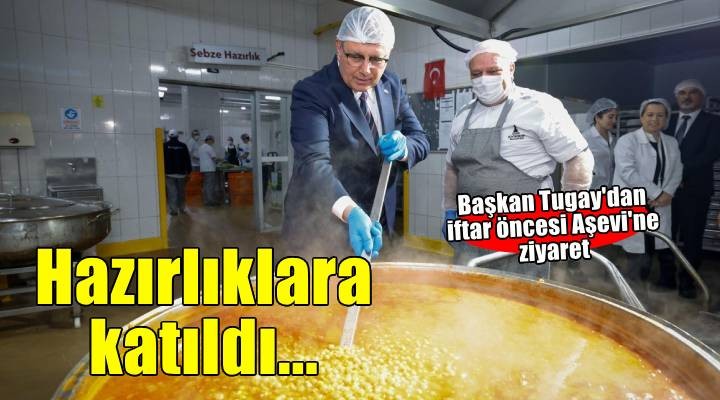 Başkan Tugay aşevinde yemek hazırlığına katıldı