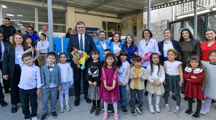 Başkan Tugay’a Tıp Bayramı’nda duygulandıran hediye