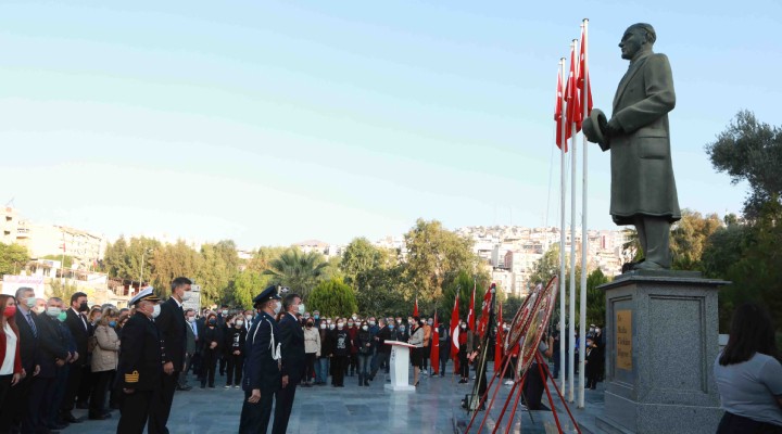 Bayraklı Ata'sını andı