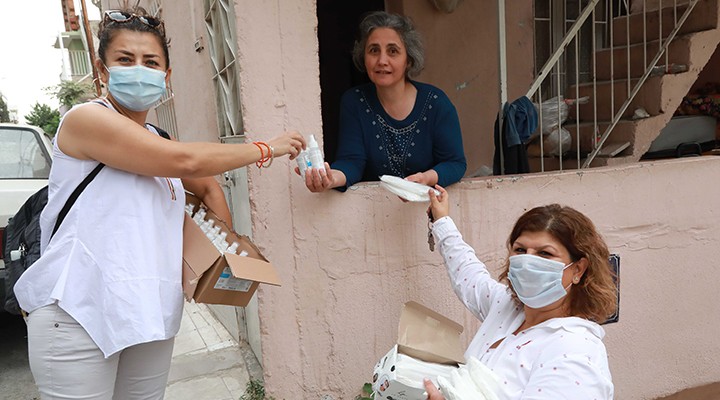Bayraklı'da 24 mahalleye 15 bin dezenfektan ürünü