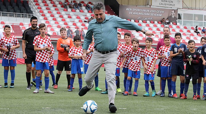 Bayraklı'da Gençlik Futbol Turnuvası