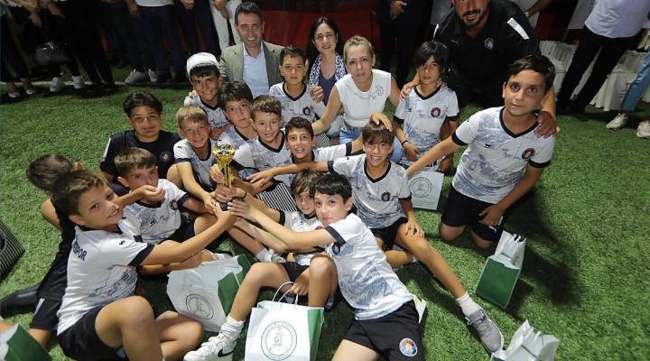Bayraklı'da anlamlı turnuva ‘Ferdi Zeyrek’ U-12 Cup'ta şampiyon çocuklar!