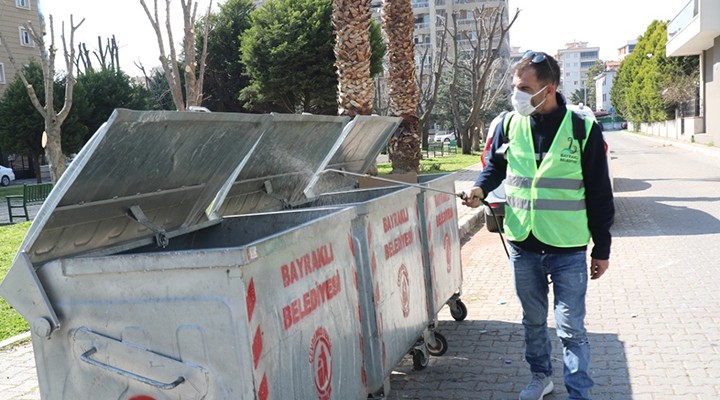 Bayraklı'da haşereyle mücadele sürüyor