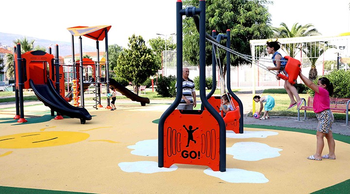 Bayraklı'da park devrimi! Baştan aşağıya yenilendiler...