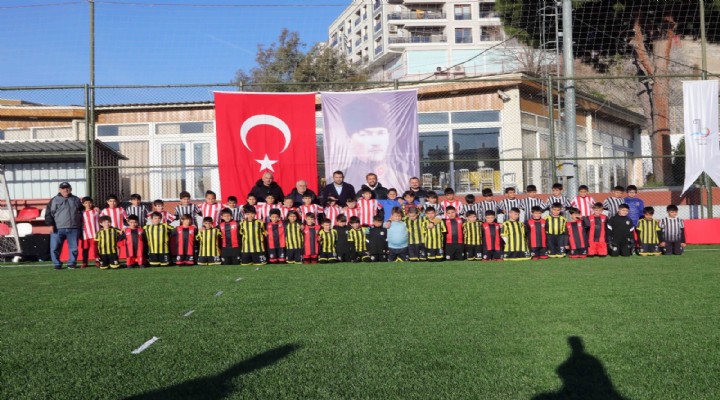 Bayraklı'da U-10 Cup Futbol Turnuvası başladı