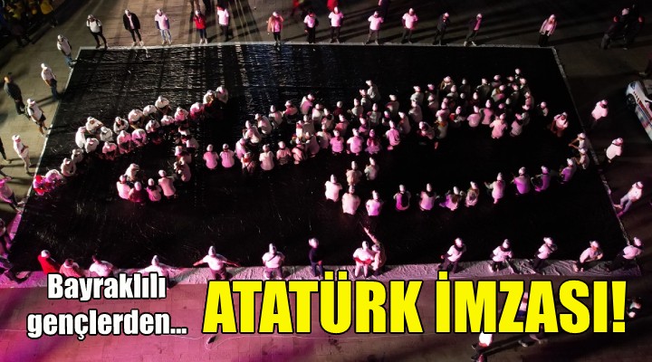 Bayraklılı gençlerden Kocatepe'de Atatürk imzası!