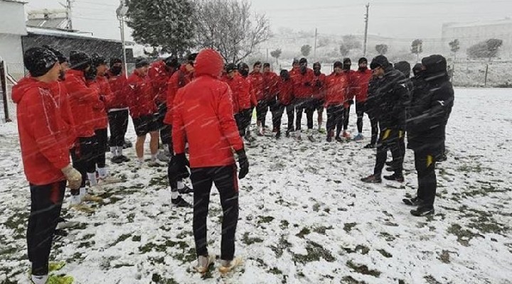 Bergama'nın maçına kar ertelemesi